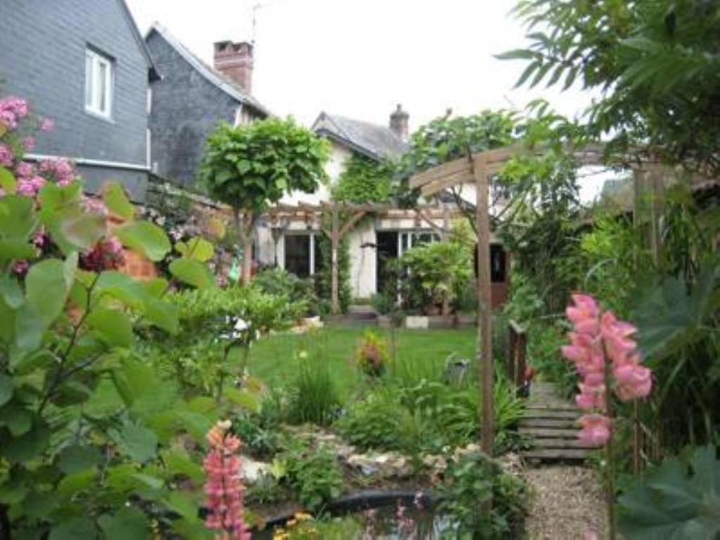 ルーヴィエ Chambre D'Hotes Rue Des Fougeres Bed & Breakfast エクステリア 写真