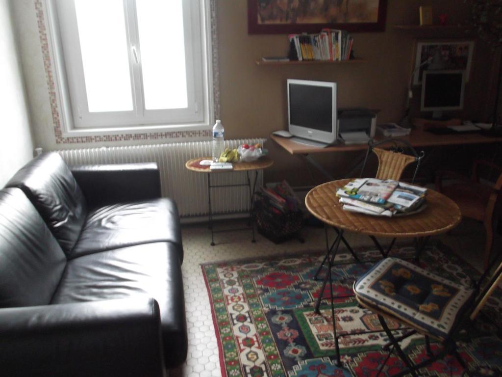 ルーヴィエ Chambre D'Hotes Rue Des Fougeres Bed & Breakfast エクステリア 写真
